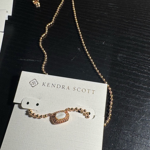 Kendra Scott Jewelry - Kendra Scott Gold Necklace with Opalescent Stone